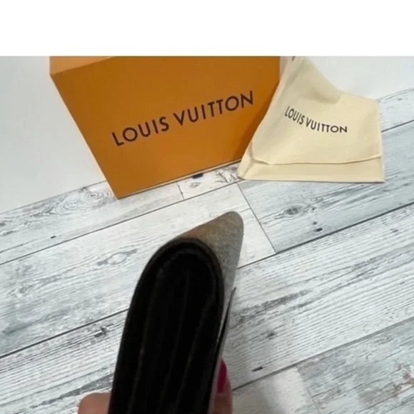 LOUIS VUITTON DAMIER PORTE-TRESOR
PAPIER WALLET - Picture 5 of 11